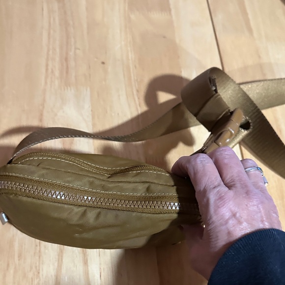 lululemon athletica Men's Khaki Belt Bag - Picture 5 of 5